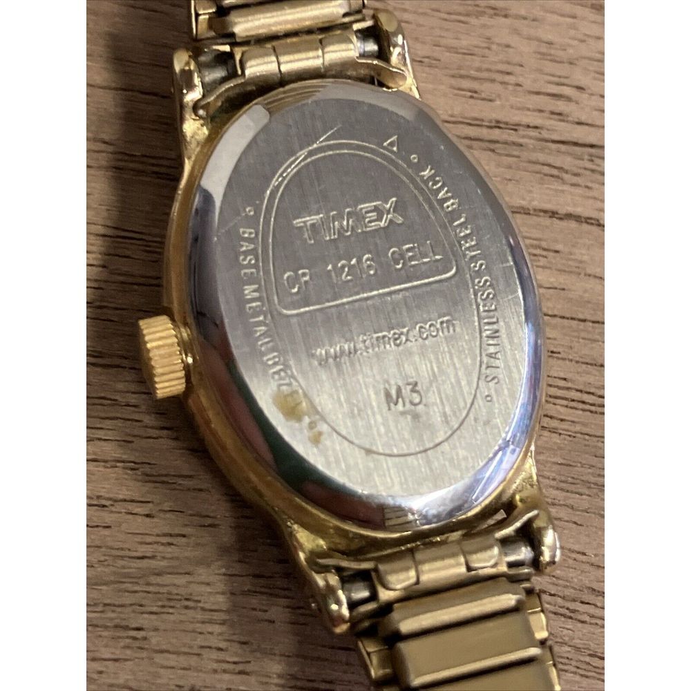 Gold Toned Timex Analog Wristwatch‎ with an Expansion Band - Picture 4 of 4